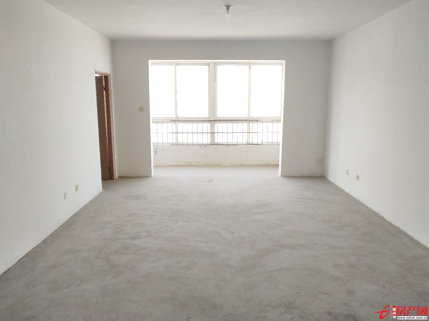 城東和諧康城，毛坯房，四室，兩室兩衛，有鑰匙可看房子，