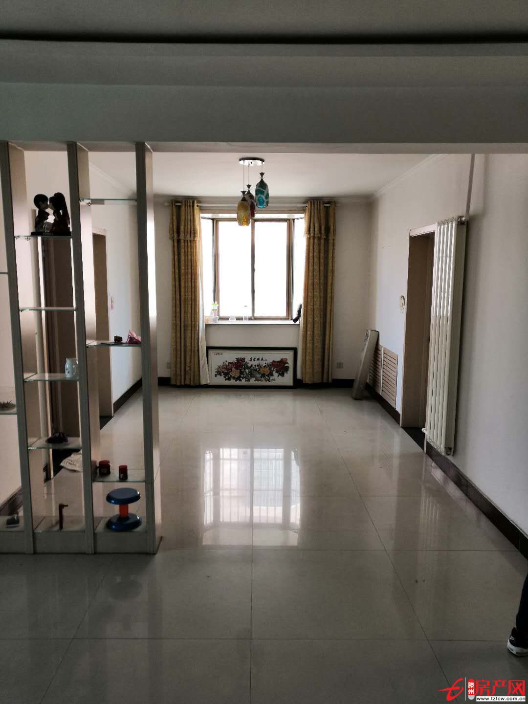 貴和花園二樓，三室朝陽空間超大，三室二廳全明戶型。