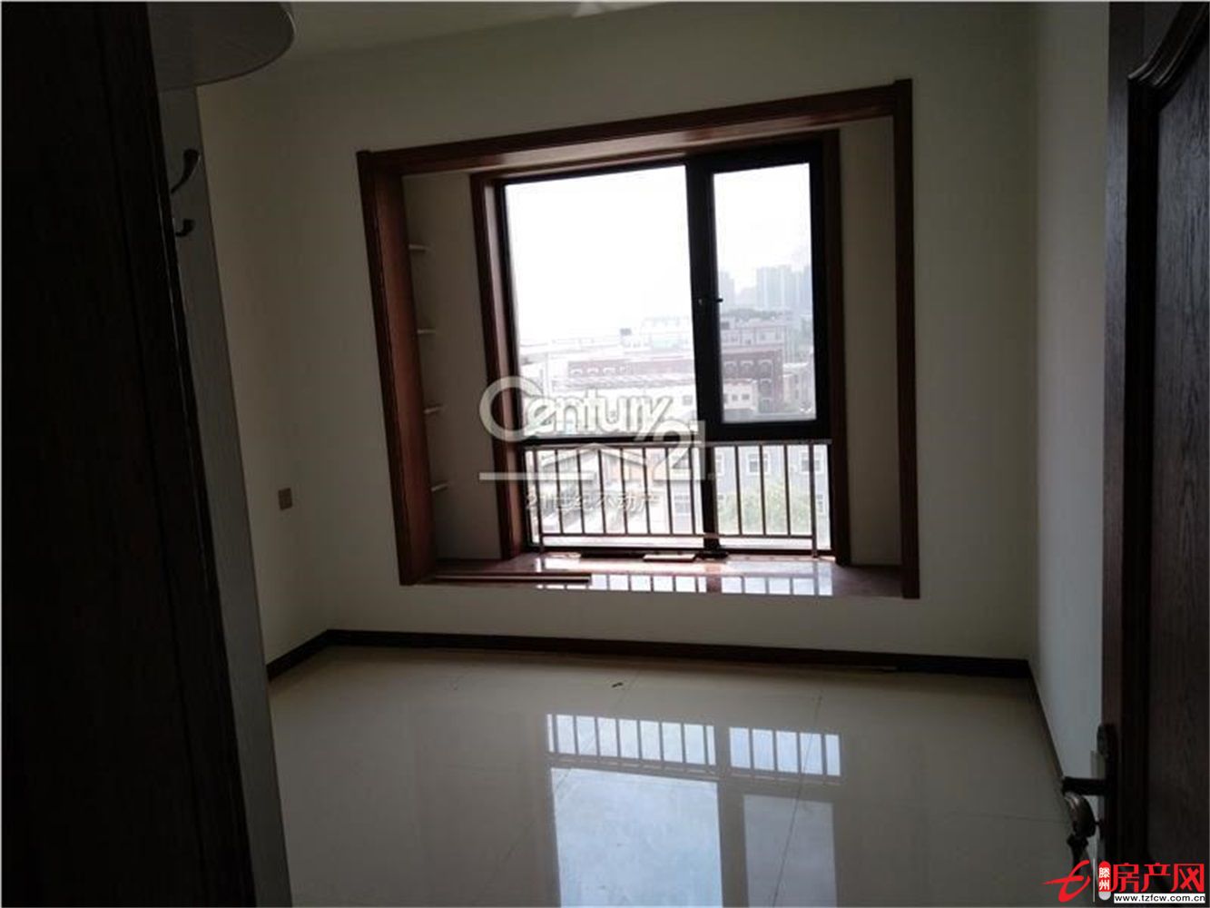 君瑞城，前排全天無遮擋，精裝修，新證可貸款。無綁定，