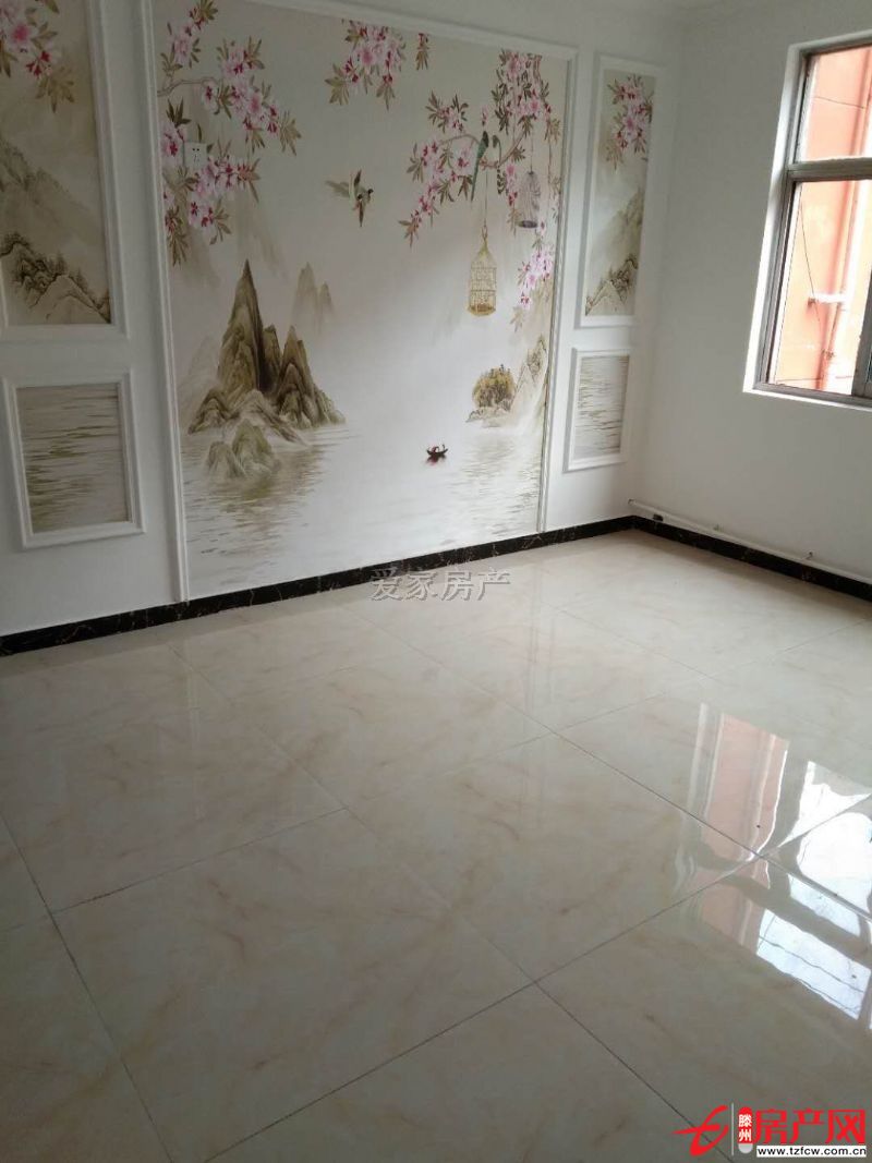 魯東小區黃金二樓精裝修三室朝陽位置優越