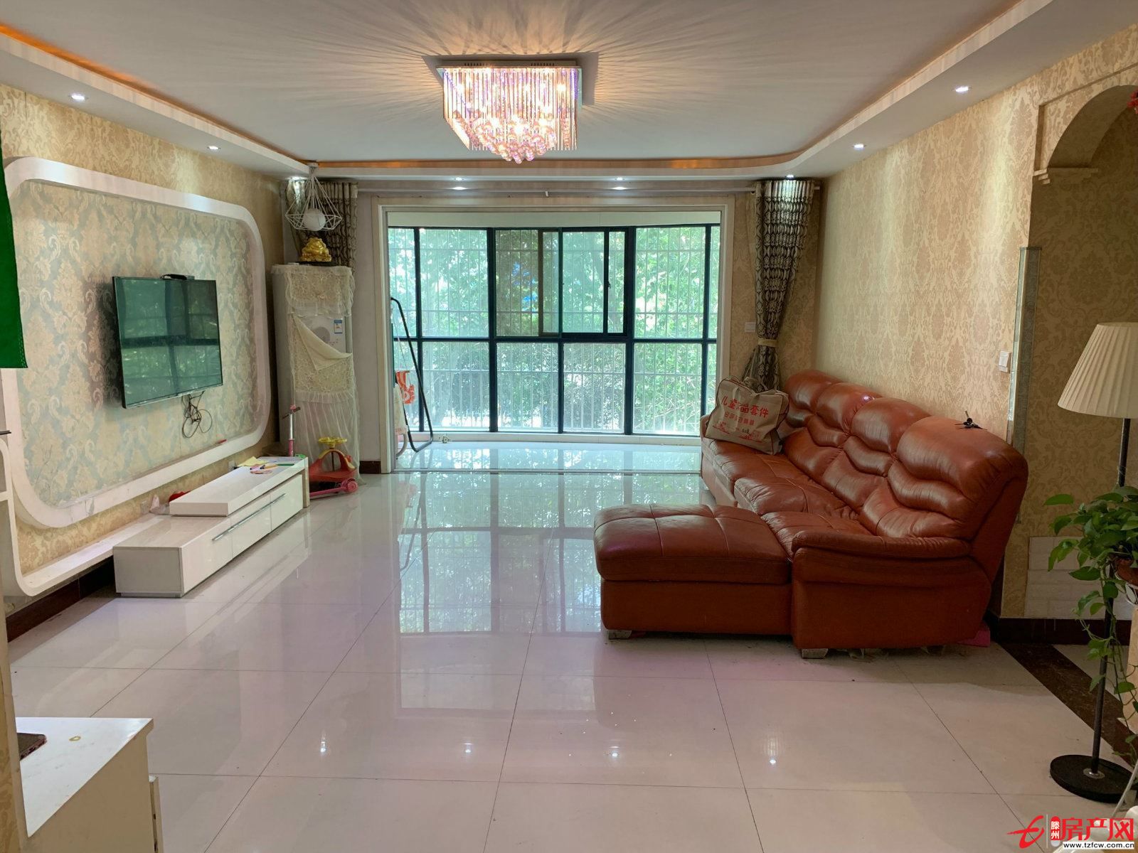 城北，家樂園2樓，三室兩廳兩衛，精裝修，有證，可貸款，