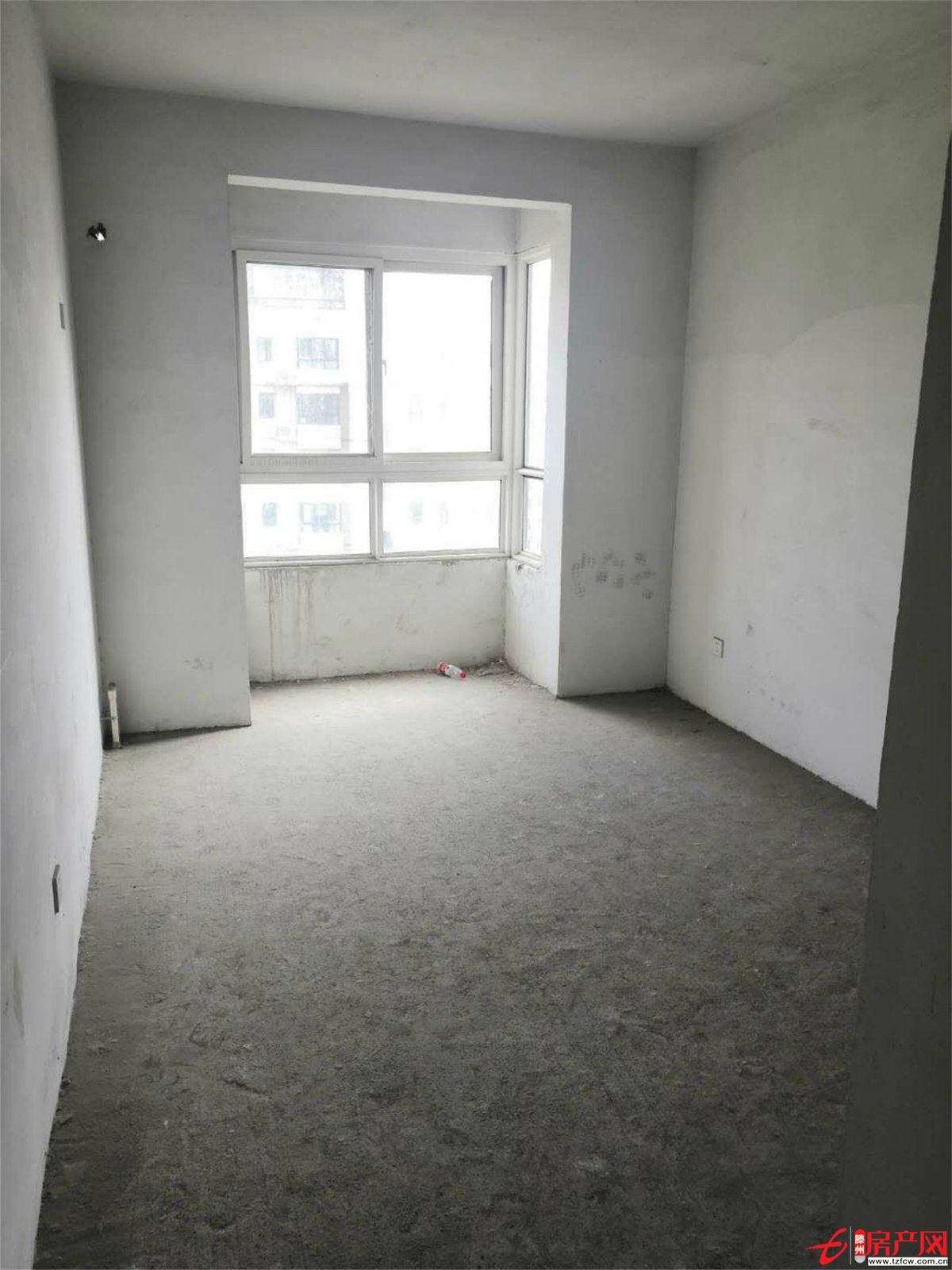 市政府旁邊 蘋果花園10樓，一梯兩戶，南北通透，可貸款