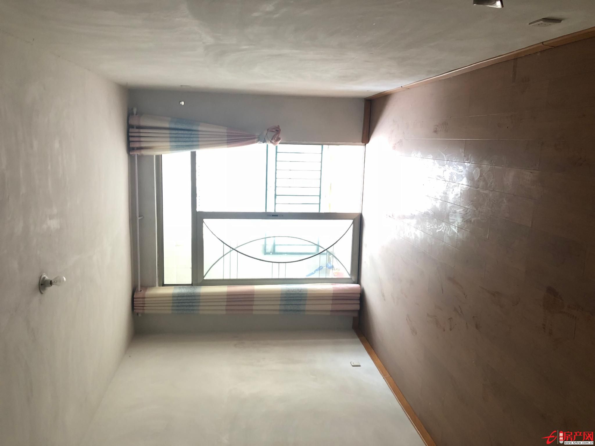 華騰小區 多層三樓 送地上車庫 證滿5年可貸款 有鑰匙隨時看