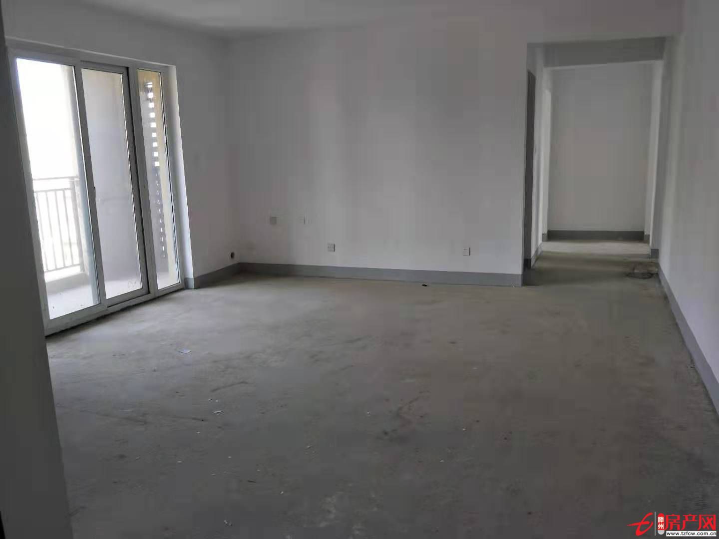 市府旁邊，黃金樓層，南北通透，前無遮擋，幼兒園后