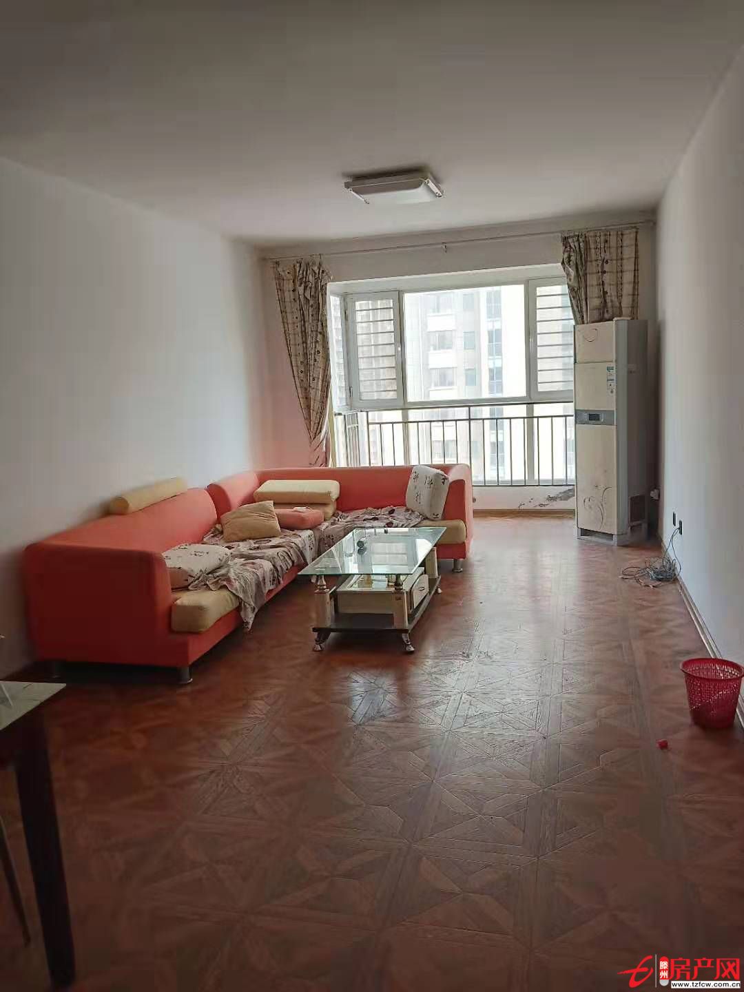 威尼斯一區簡裝三室家具家電齊全，拎包入住