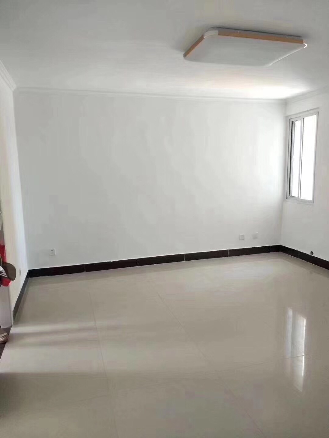 城西金馨花園五樓，精裝修，房產證滿五年，可貸款