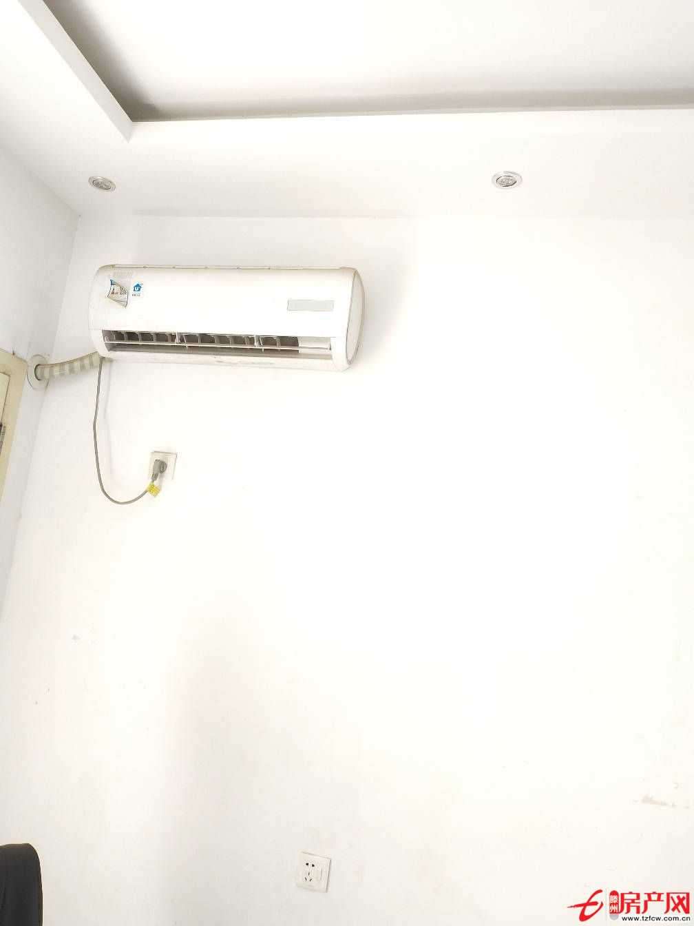 杏壇小區，供暖空調電視機家具精裝修，交通便利