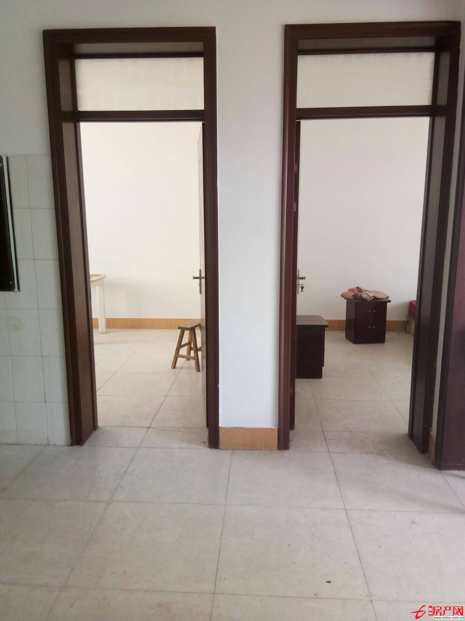 煤炭局宿舍二樓三室兩廳，三室一廳朝陽，有證需全款屬于滕北前進