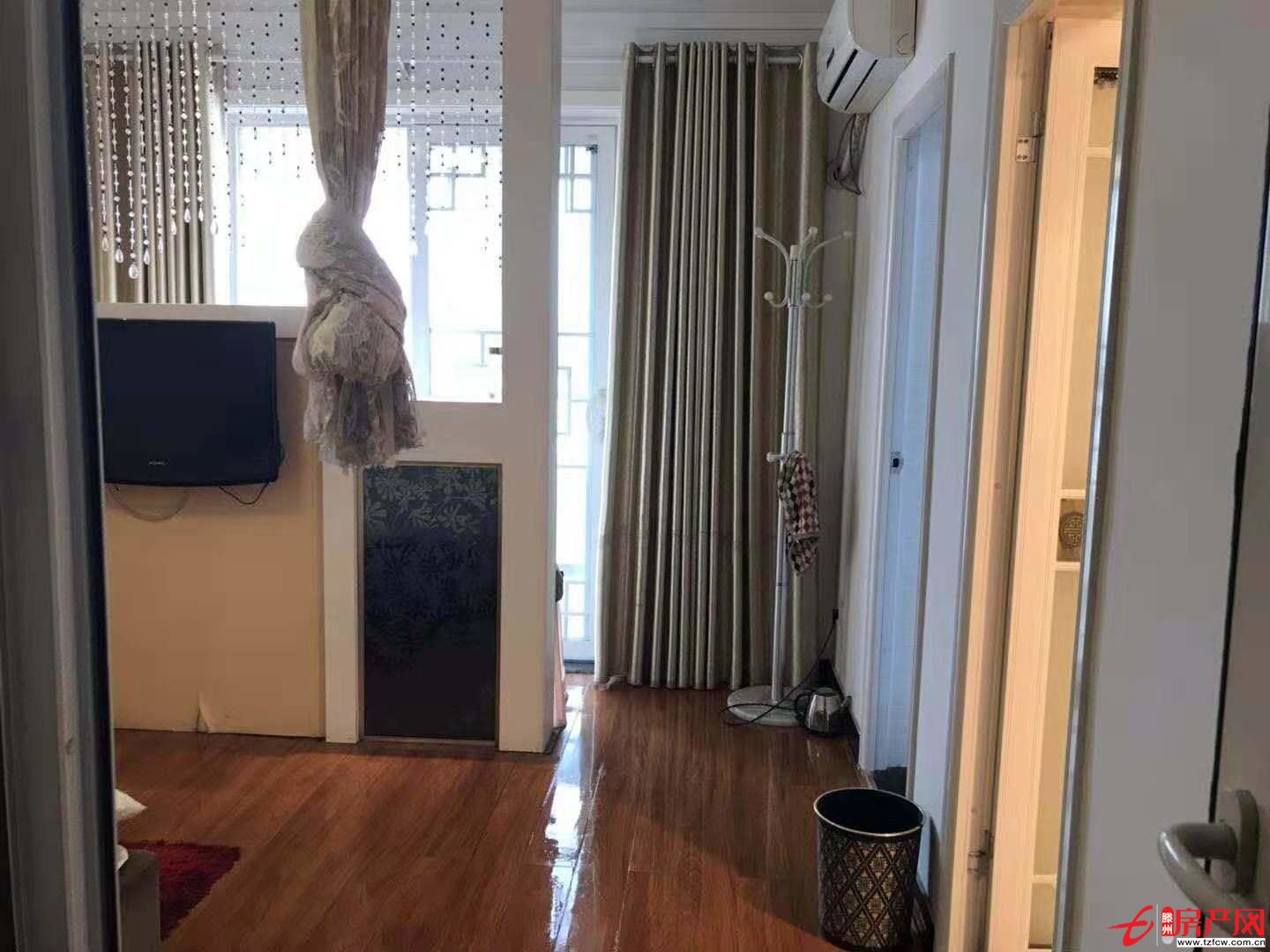 凱旋國際一室一廳一衛，好樓層。精裝。有證可以貸款。廚衛單隔。