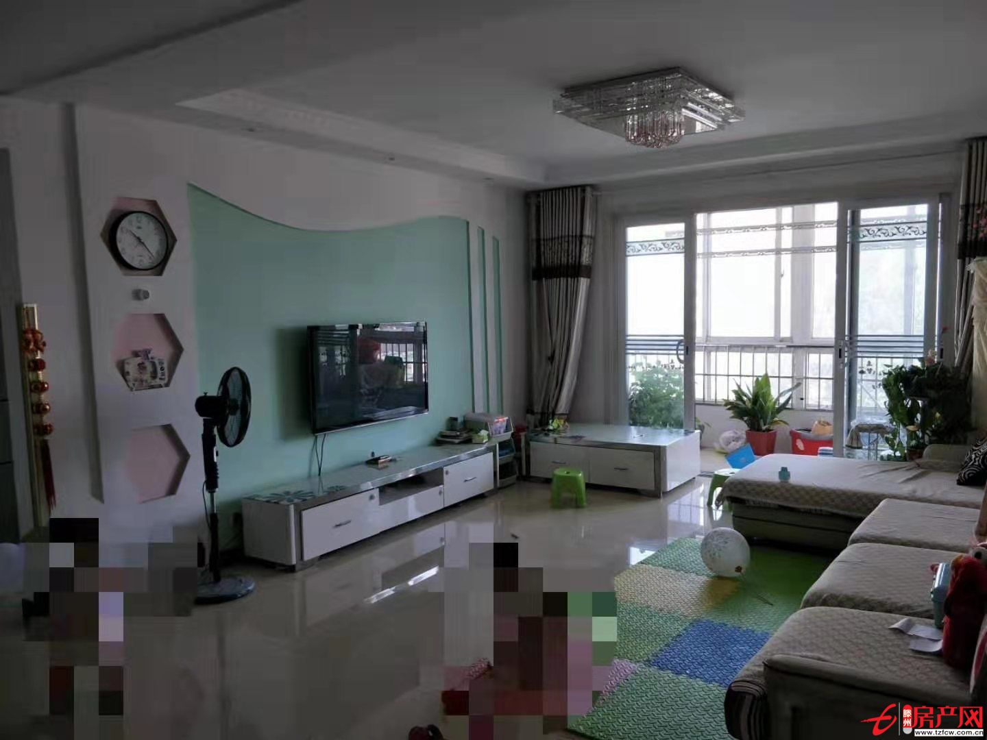 匯龍和諧康城C區三室兩廳兩衛，兩室向陽。精裝，證滿兩年可貸款