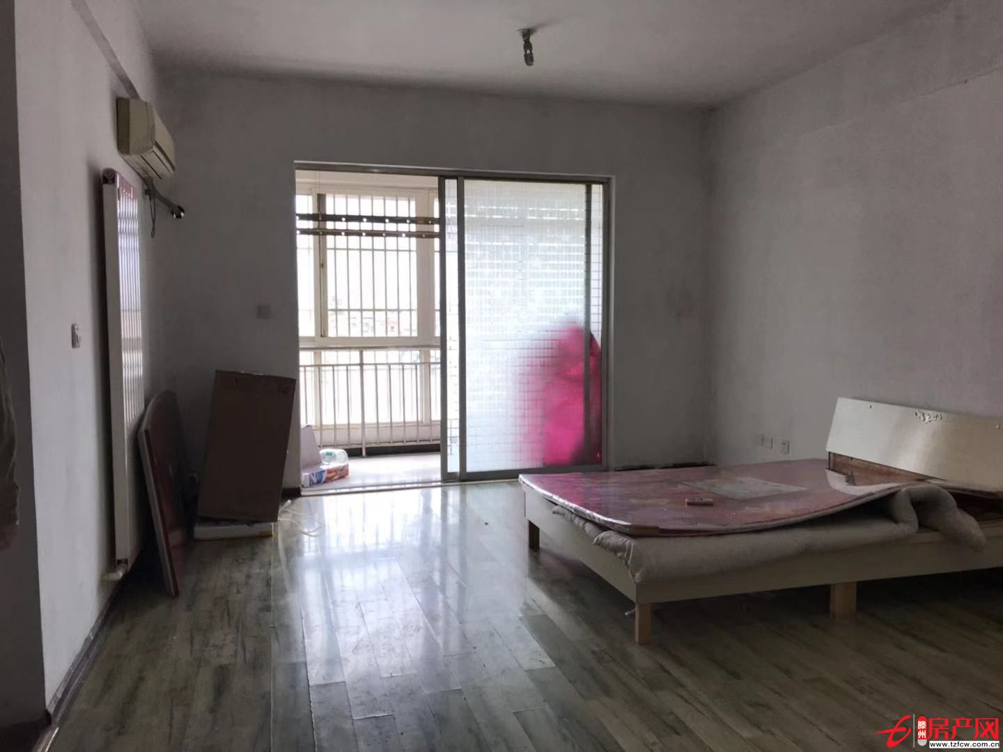 麗都水岸公寓一室一廳獨立的陽臺和衛生間陽臺落地窗采光很好