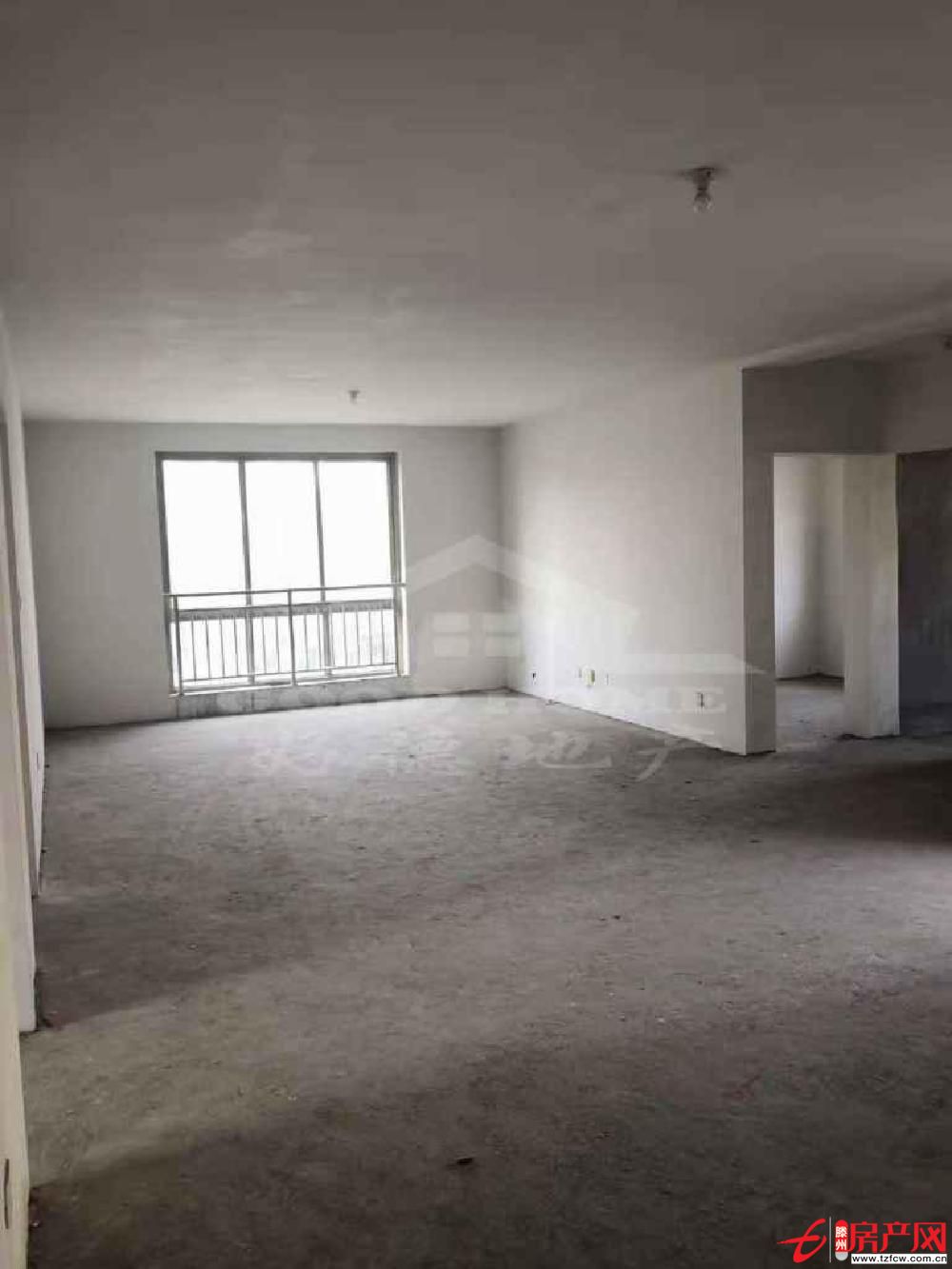 高端社區西班牙莊園4室2廳2衛三室向陽有27平大車庫支持貸款