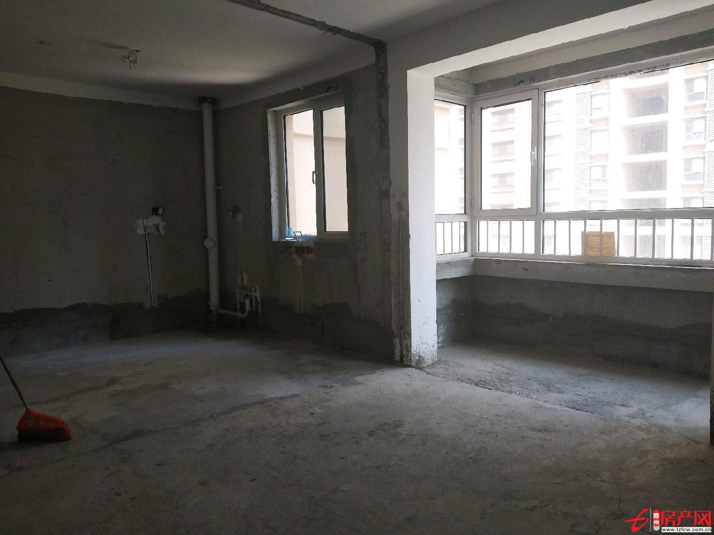 金河灣一期沿河東戶最前排回遷有儲藏室全款分期也可位置優越