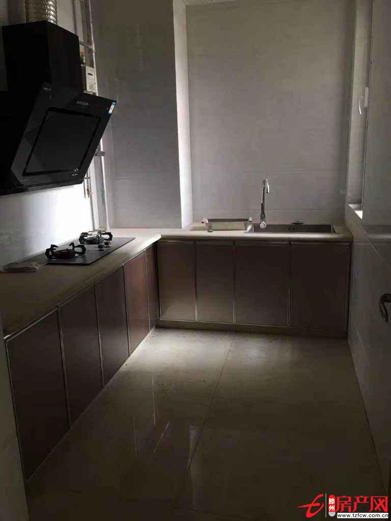 左岸名郡，精裝修，采光好，