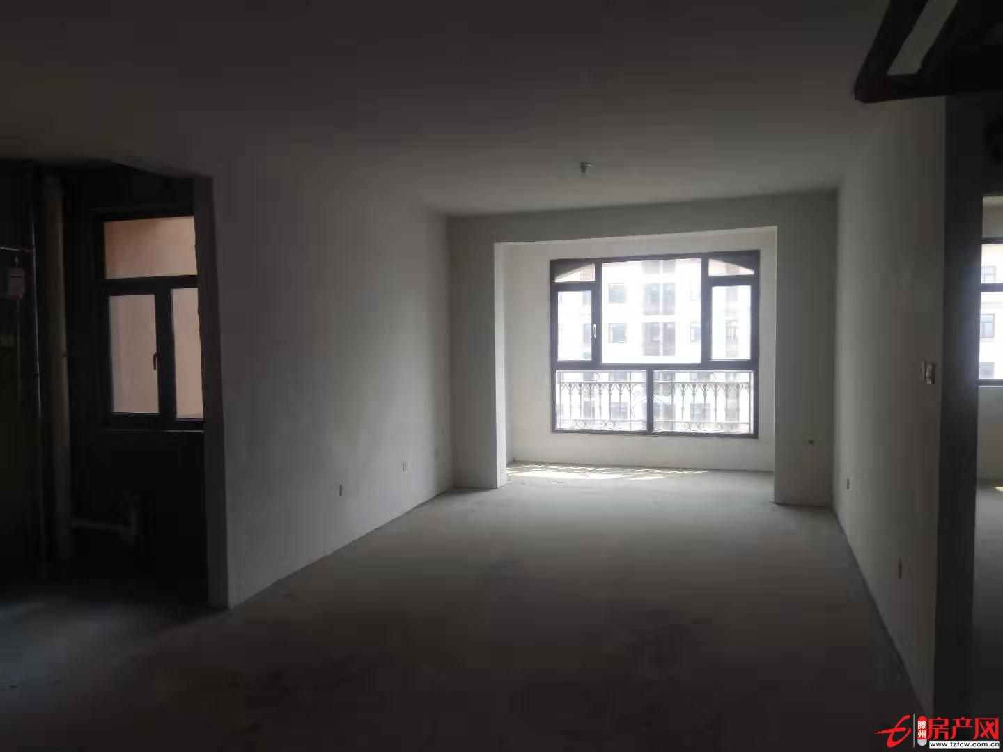 直接寫明，可貸款，隨時走手續。車位另算，前排