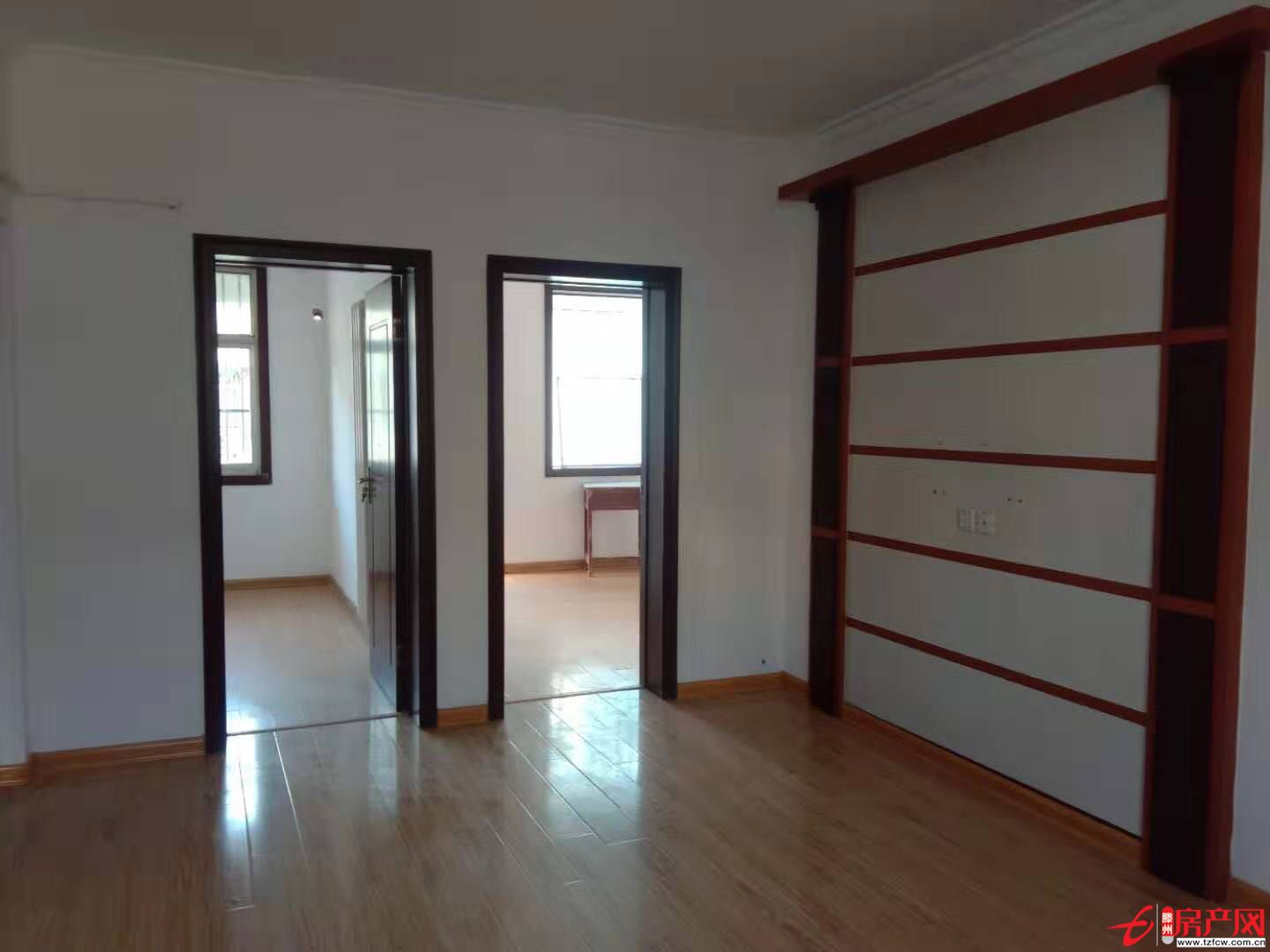 富麗華小區四樓非頂精裝證滿五過戶費低