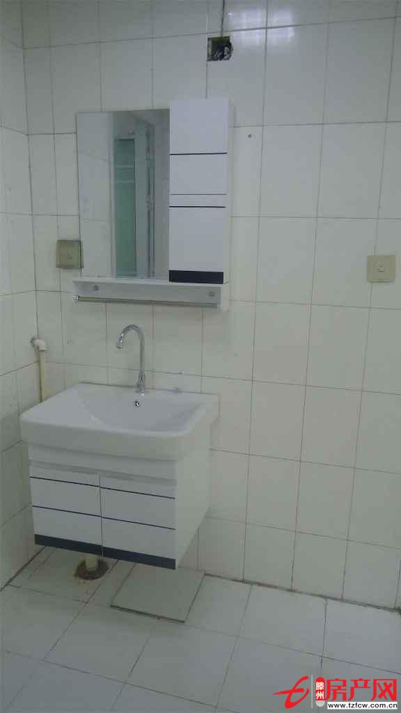 誠信花園三室一廳一衛精裝修戶型方正送儲藏室送兩個停車位交通便