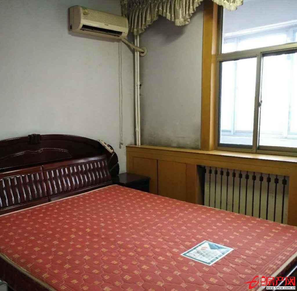 荊河小區證滿五年簡單裝修送儲藏室停車方便前后陽臺三室向陽