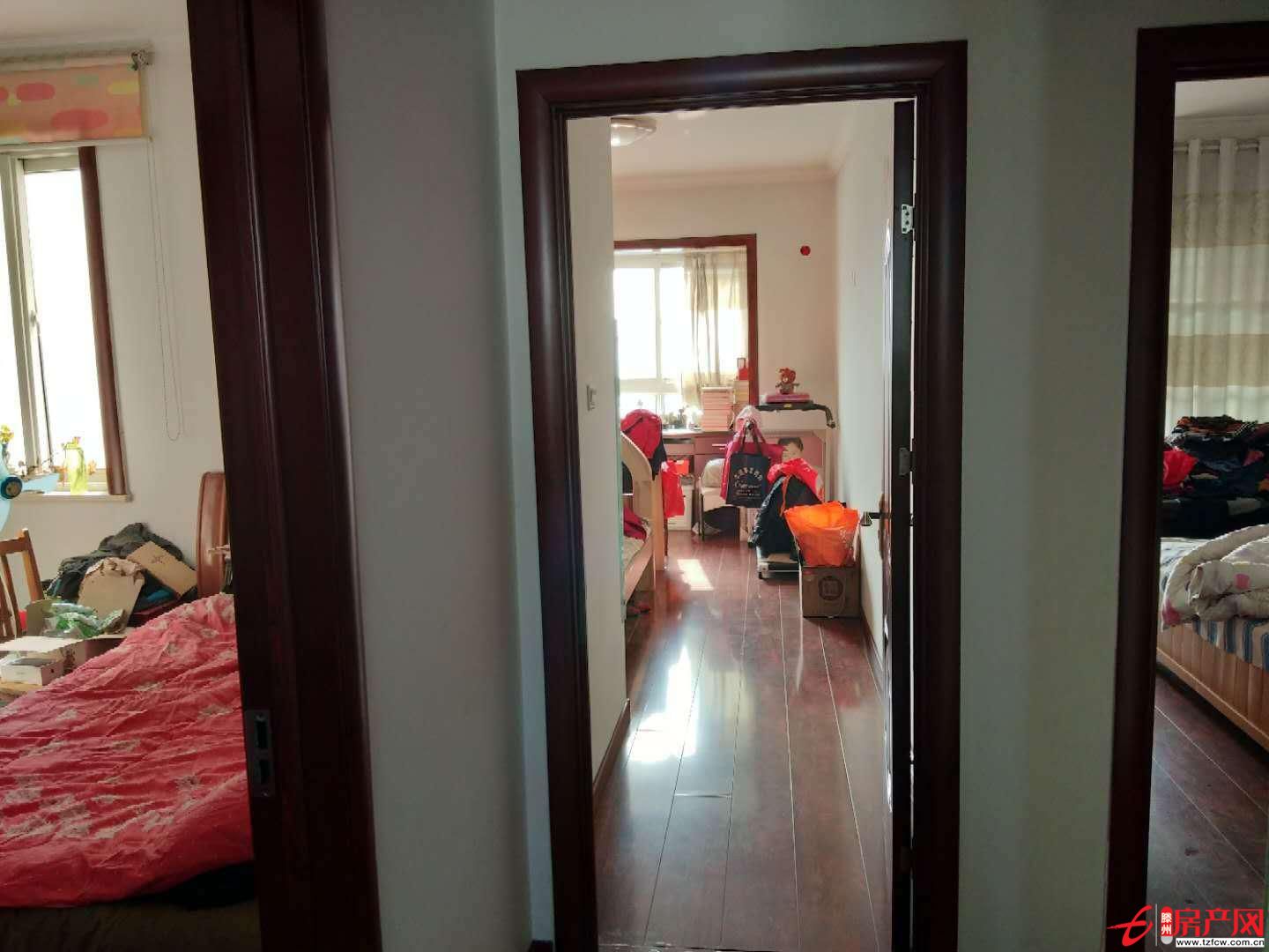 蘋果花園經典三室前排簡單裝修送一個大平臺儲藏室房產證一年多