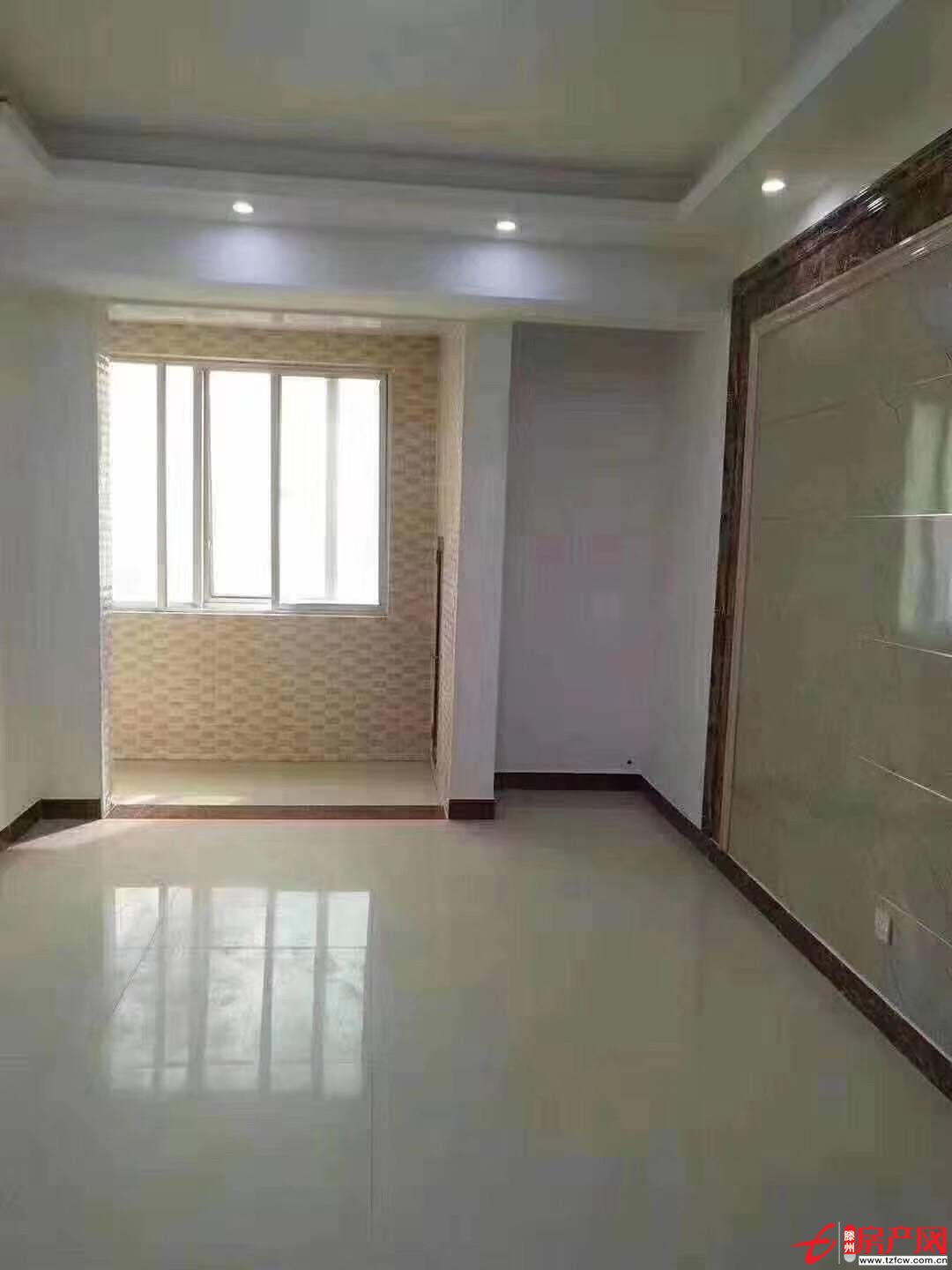 威尼斯一區，標準小三室，新裝修108平左右，好樓層。