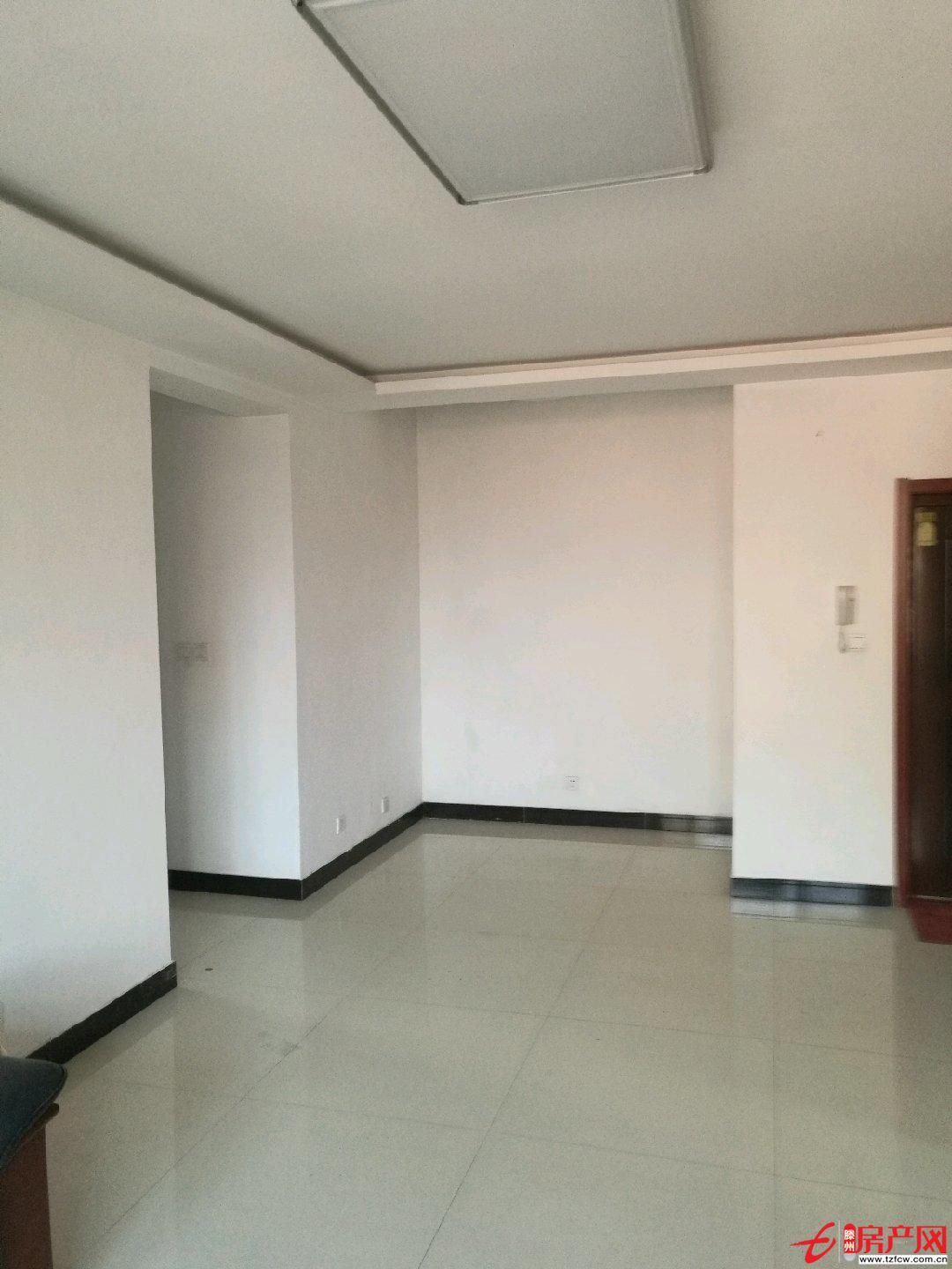 大同天下荊香苑頂樓學區房南北通透室內光線好交通便利送儲儲室