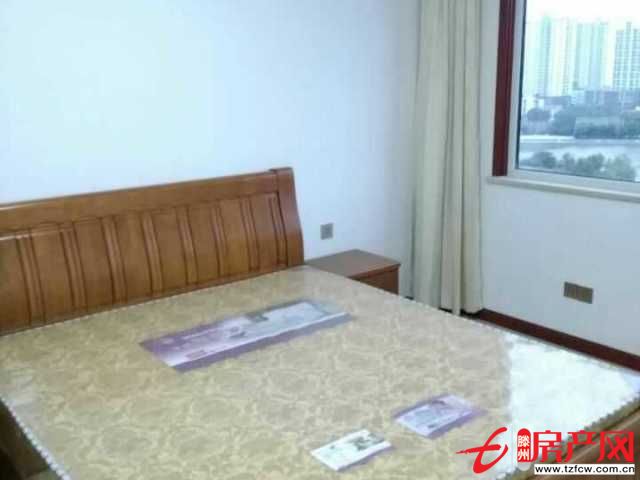 金領國際新汽車站旁空調家具很干凈拎包即住