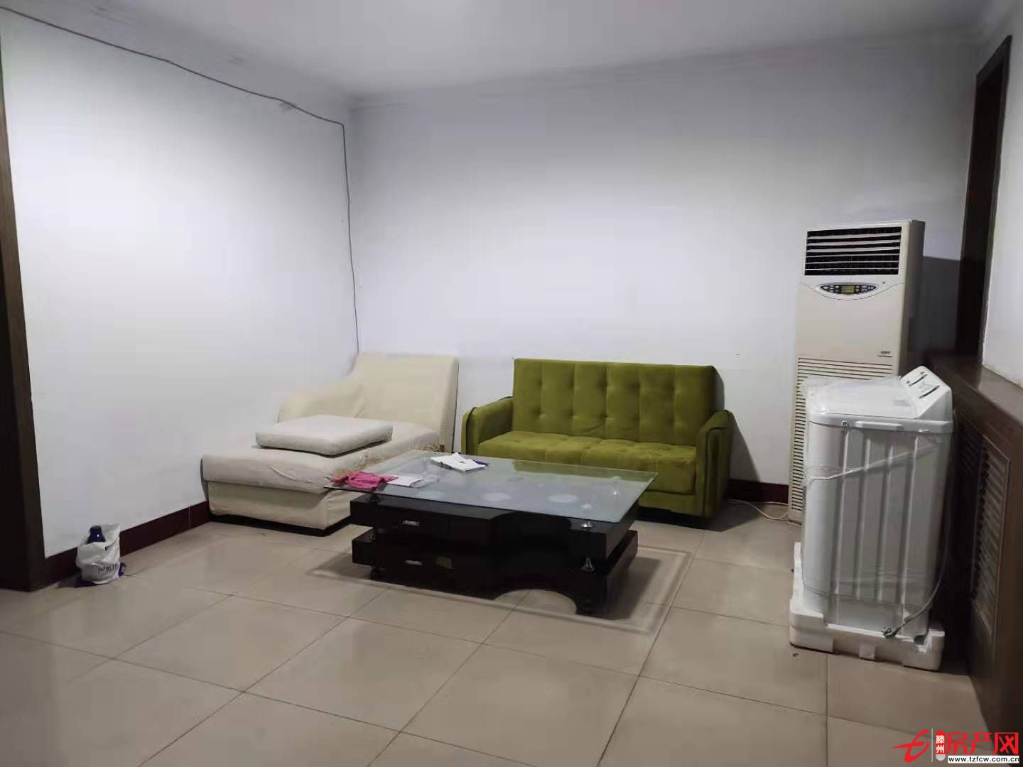 地處市中心交通方便家具家電齊全，拎包即住