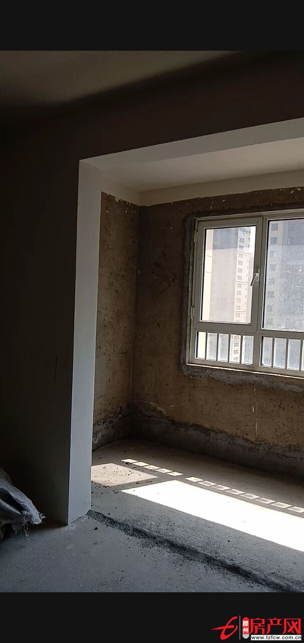 金河灣中間好樓層，一室一廳朝陽，毛坯，要全款