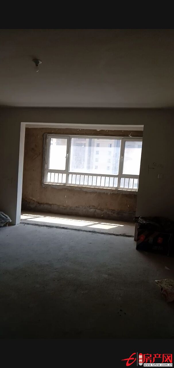 金河灣大平層，好樓層，上房費交清，付款方式靈活