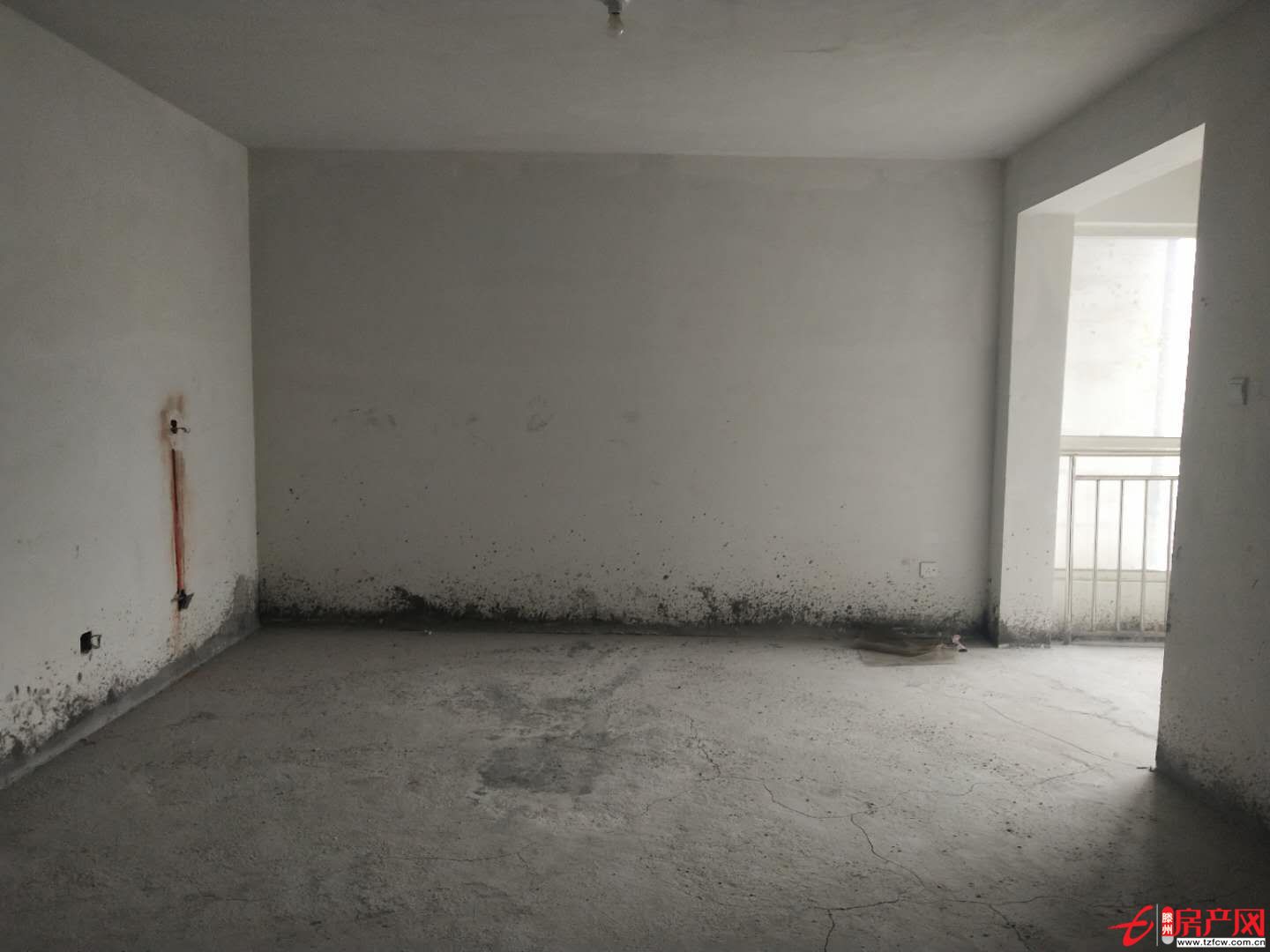 中央城好樓層，毛坯房，證滿兩年，可貸款