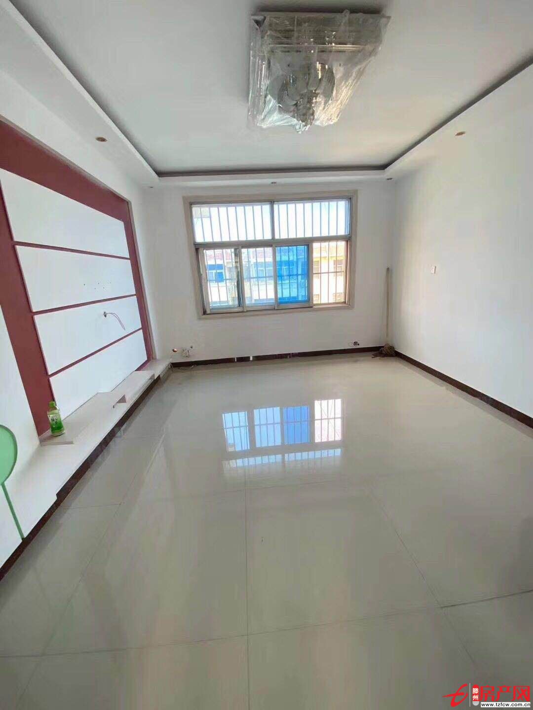 金城西區四室全明戶型三室朝南客廳朝北送大儲藏室水電暖齊全