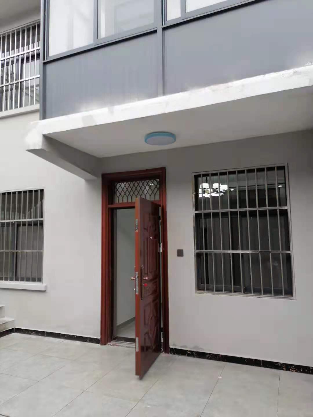 市中心龍泉苑西面獨院上下兩層直接過戶