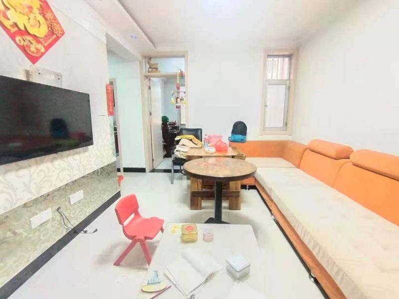 北安居小區！精裝修!三室！地下室上面一層！證滿5年！