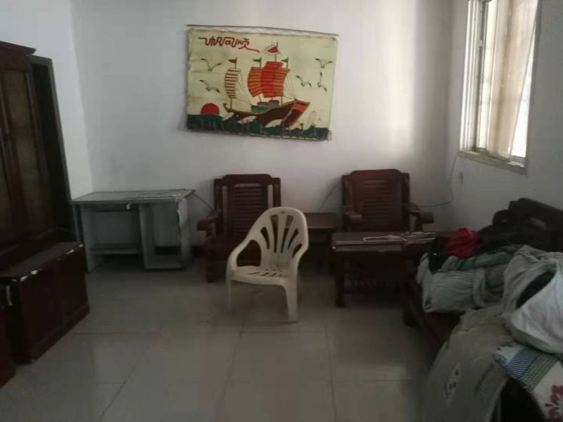 普通裝修3室1廳1衛93m2500元/月