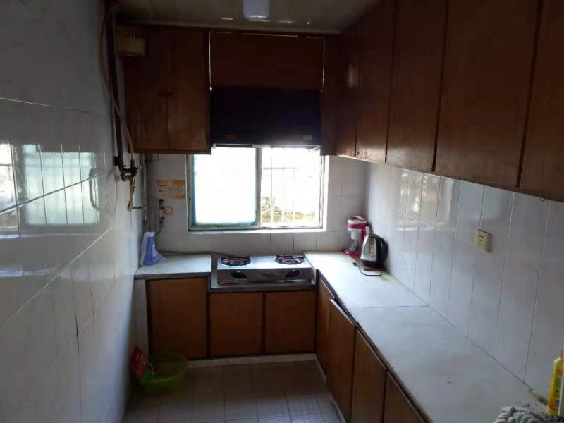 學區房，交通方便，是經商、居住、孩子上學最佳選擇。