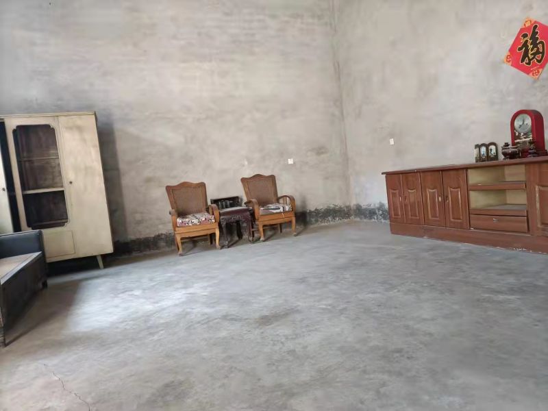 普通裝修2室2廳0衛200m2350元/月