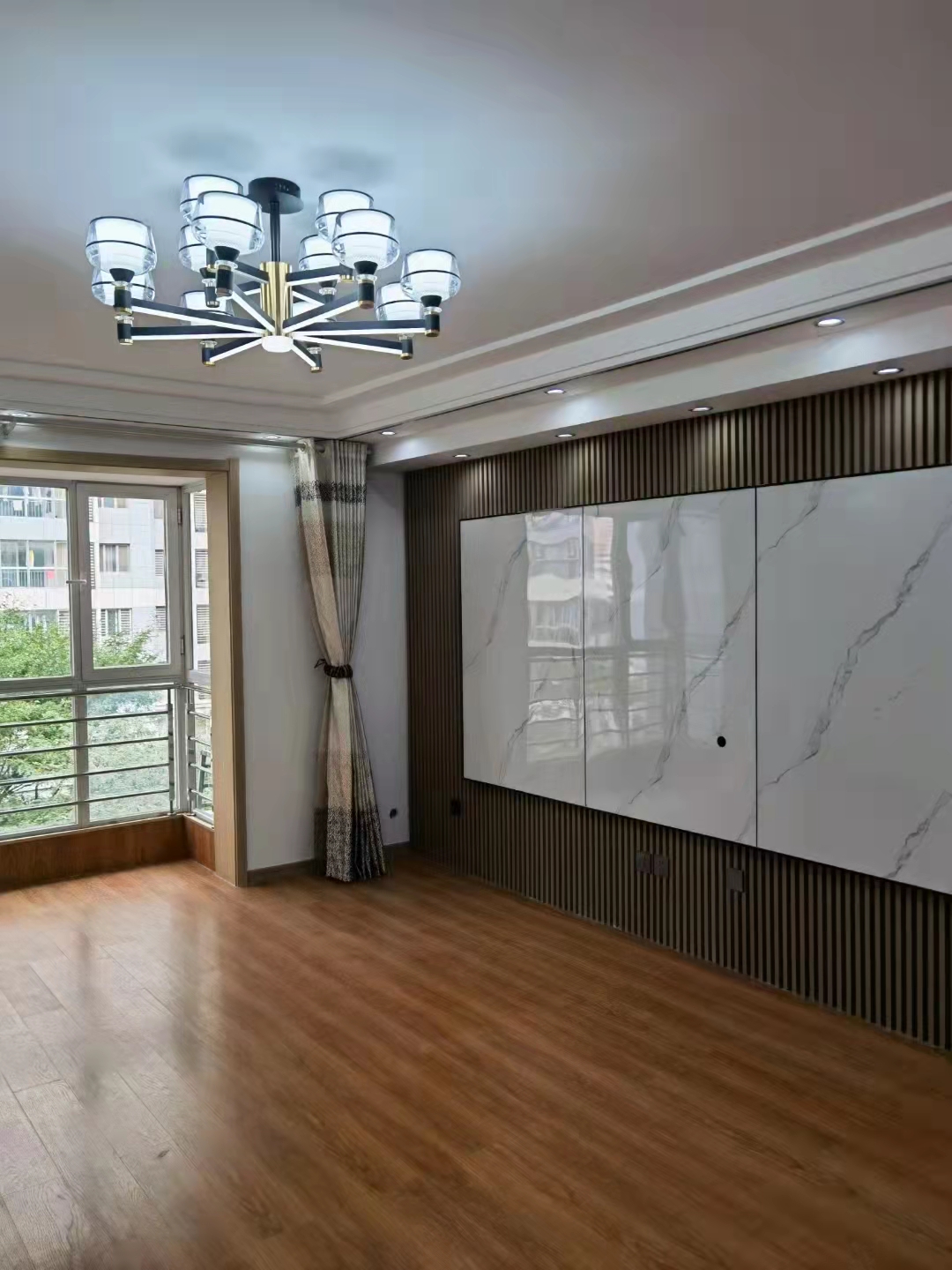 精裝修未住  3室2廳2衛137m2157萬元  證滿二  送儲藏室