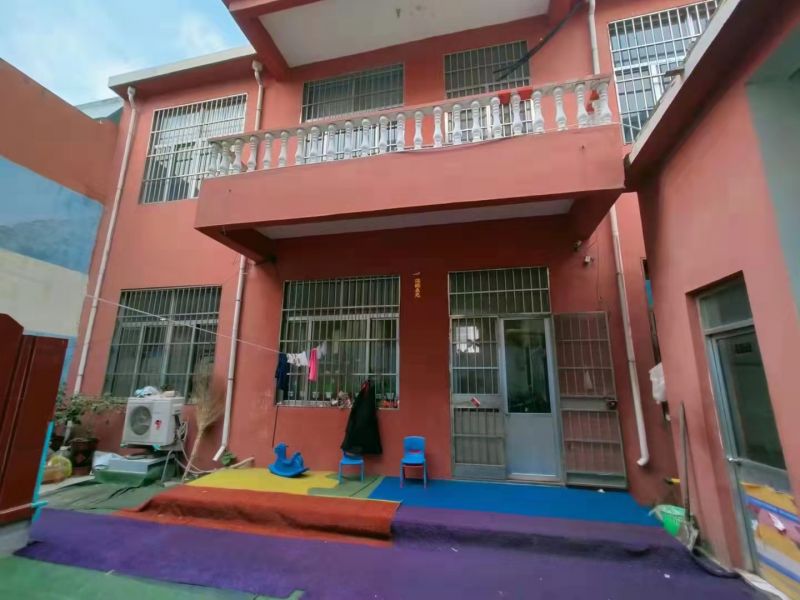 侯莊自建房，學區房  緊鄰實小永昌路  自住或教學機構 普通裝修5室2廳1衛238m21100元/月