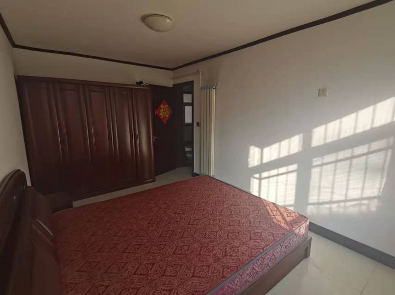 房東置換急售，好樓層三樓，采光好，誠心出售，隨時看房。