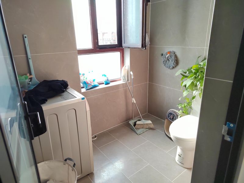 普通裝修2室2廳1衛95m2104萬元