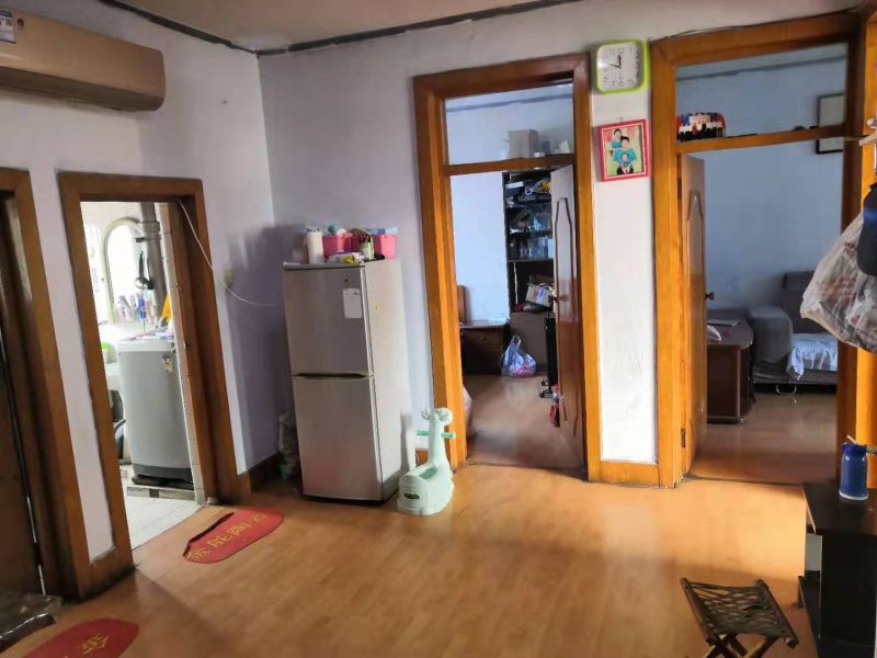 普通裝修2室2廳1衛85m272萬元