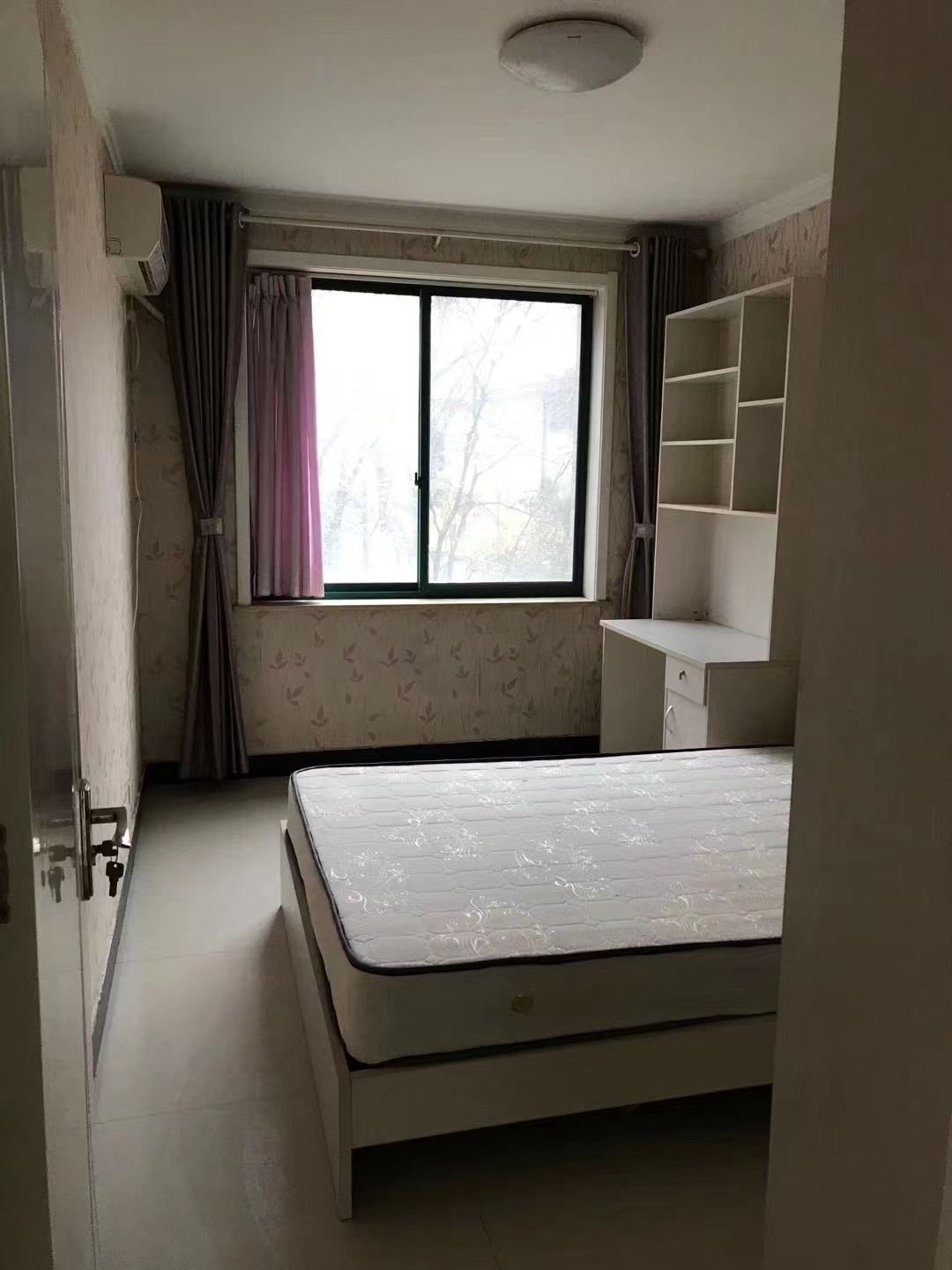 3室2廳2衛2200元/月127m2精裝修出租