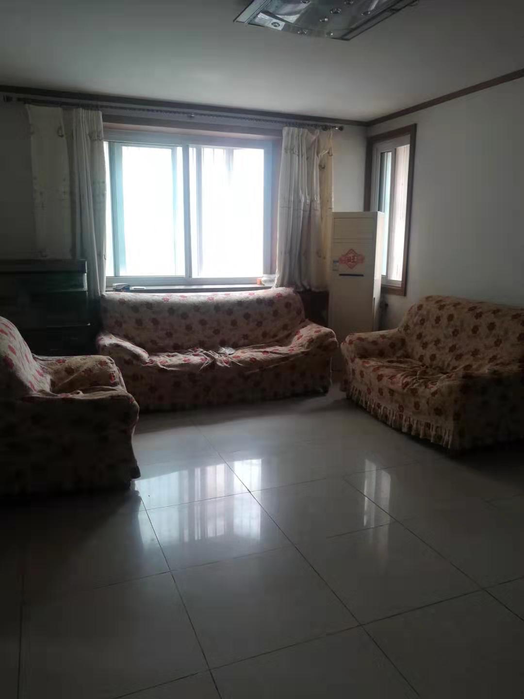 學區房精裝修3室2廳1衛128萬元