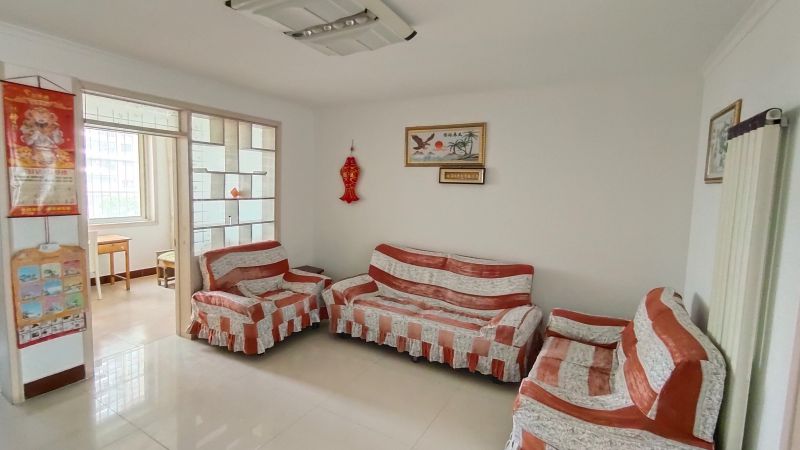 東方明珠精裝修家具家電齊全拎包住干凈衛生1500元/月