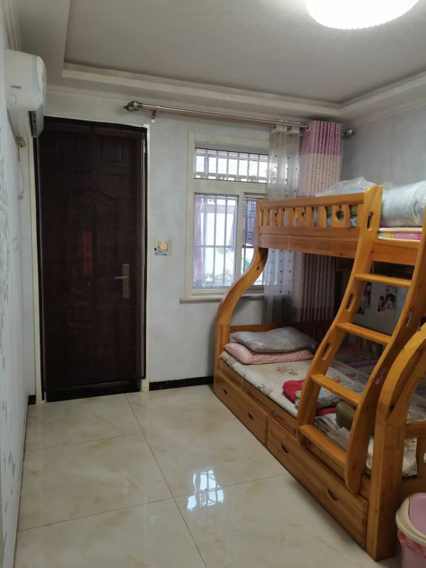 新裝修有院子3室1廳1衛70m21500元/月短租