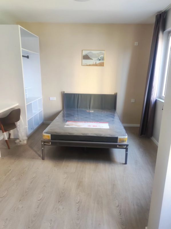 精裝修合租5室0廳2衛30m2550元/月