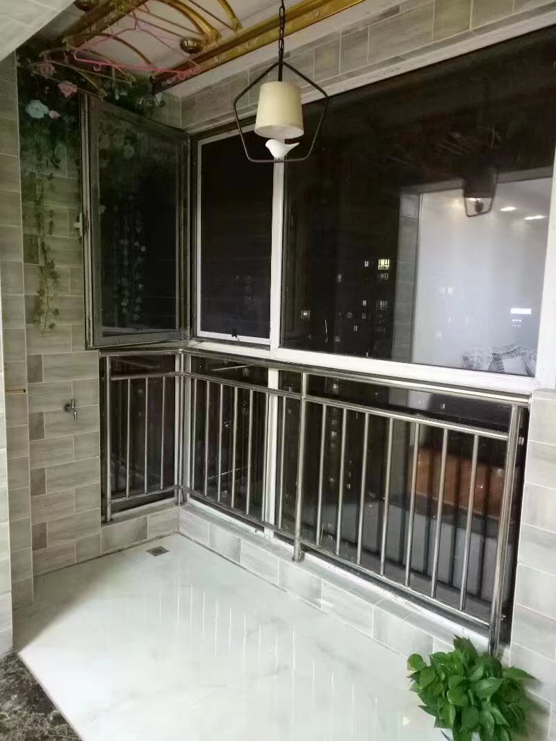 毛坯2室2廳1衛90m21700元/月