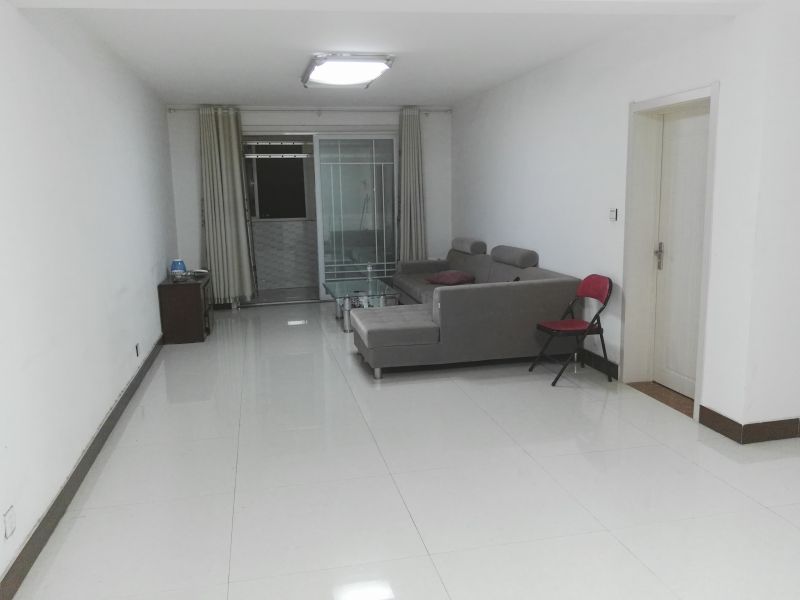 精裝修3室2廳2衛137m21400元/月