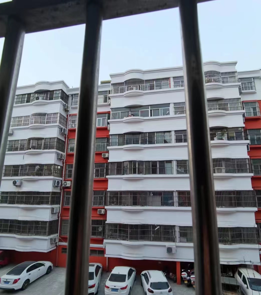 普通裝修3室2廳1衛97m297萬元