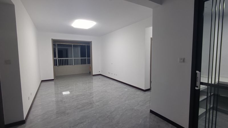 普通裝修3室2廳2衛138m21600元/月